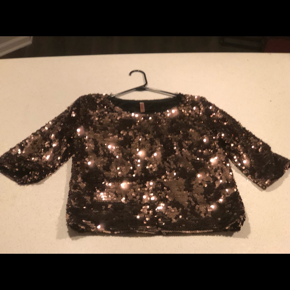 {Used} Sequin Waist Length Top